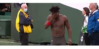  Úgy megsértődött egy amerikai focista, hogy meccs közben levetkőzött és levonult a pályáról  