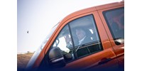„Lázárral az anyóson” – Orbán a Magyar Közút egyik autójában pózolt