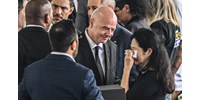  Pelé koporsója közelében szelfizett Gianni Infantino  