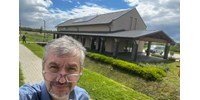  „Ez felépült, csak minek” – a csisztapusztai kisvasútállomáson járt Hadházy Ákos  
