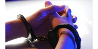  Gyermekpornográfiával is vádolják a férfit, aki prostitúcióra kényszerítette a feleségét, annak lányát, valamint az albérlőjét is  