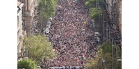  Magyar Péter szerint 300-400 ezer ember tüntetett vele  