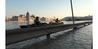 Kajakról néztük meg a budapesti áradást - videó