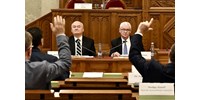  Bojkottálja a DK az alkotmánybírók megválasztását  