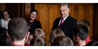  Orbán kis focistákat fogadott, és mészároslőrinci intelmekkel látta el a gyerekeket   