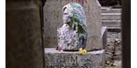  Tök véletlenül került elő Jim Morrison mellszobra, amit közel 40 éve loptak el a sírjáról  