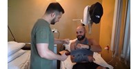  Zelenszkij sebesült katonákat látogatott meg egy kórházban – videó  