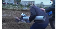Egy apáca sárba döngölt egy klímaaktivistát Franciaországban
