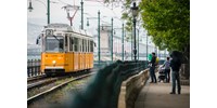 Nem járnak a villamosok a pesti felső rakparton a Duna áradása miatt