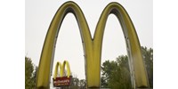 Ennél rosszabb helyen nem is hirdethették volna a McDonald's ropogós csirkés szendvicsét Angliában