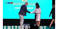 A minisztérium szerint a 7 éves kisfiút felrúgó edzőnek vissza kellene adnia a Novák Katalintól kapott díját