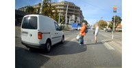 Lefagytak a gyalogosok a közöttük átszáguldó autóstól Zuglóban – videó