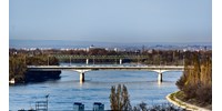  Hétvégén mossák az Árpád hidat  