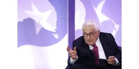  Váratlanul Pekingbe látogatott a 100 éves Henry Kissinger  
