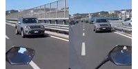 Videó: Tolatva haladt a forgalommal egy autós Olaszországban