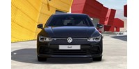 Vészjóslóan sötét hangulatban támad a szuperfekete új VW Golf