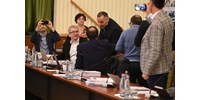 A momentumos képviselő feljelentést tett, miután tettlegességig fajult a józsefvárosi ülés