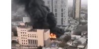  Hatalmas lángokkal égett az FSZB épülete Rosztovban, halálos áldozata is van a tűznek  
