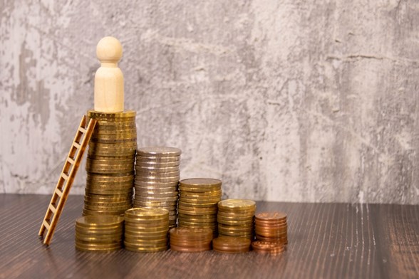 pénz, pénzérme, kereset, jövedelem, kiadás, adó, forint, megtakarítás, érme, munkabér, bértranszparencia, bírság, átláthatóság, álláshirdetés, munka törvénykönyve