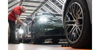  Padlóra küldhetik az amerikai vámok a Porschét és a Mercedest: 3,7 milliárd dollár a tét  