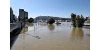Az apadáskor folyamatos, extrém terhelést kapnak a gátak