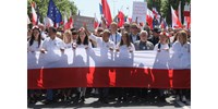 Az ellenzék több százezer embert vitt ki az utcára a lengyel kormány ellen