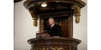 Az áldozatokért imádkozott a Balog Zoltán lemondását követelő püspök