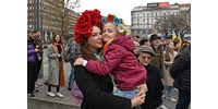  „Ruszkik haza” transzparenssel vonultak ma Budapesten   