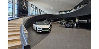 Megnéztük a legnagyobb és legmodernebb új magyar Mercedes szalont