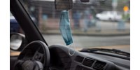  Visszapillantón lógó arcmaszk miatt nem látta a biciklist a sofőr, baleset lett belőle  