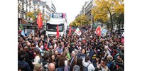  Tízezrek tüntettek Párizsban a dráguló megélhetési költségek miatt  