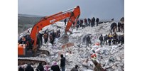  Nyolc méteres járaton húztak ki egy 17 éves lányt a romok alól a magyar mentőalakulatok – videó  