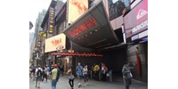  Metró alá löktek egy nőt a New York-i Times Square állomáson  