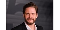  Az Operaházban tűnt fel Daniel Brühl  