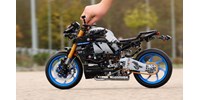 Szupermenő motor lehet a nappalink dísze: megépítettük a Lego első Yamaha szettjét