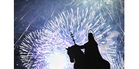  Egy órát késett, de a látvány szikrázó volt - a HVG képein az augusztus 20-i tűzijáték  