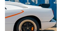  28 éves, de alig használt brutális Lambo vár új gazdára  
