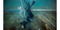  Kiemelnek egy 2500 éves föníciai hajóroncsot a hullámsírból, videón az ősi hajó  