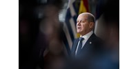  Vádat emeltek az Olaf Scholzot bekokainozva megölelő férfi ellen  