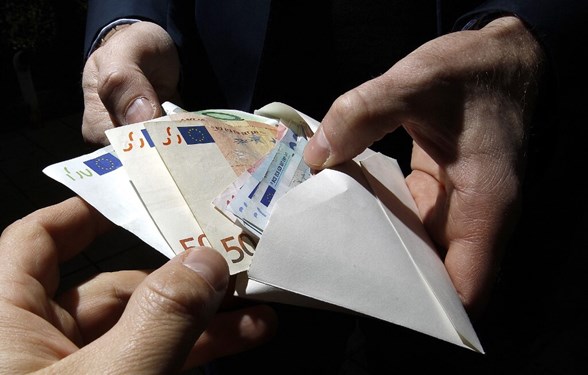 Korrupció, kenőpénz, versenykorlátozás, megvesztegetés 