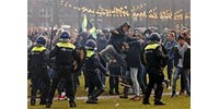  Rohamrendőrök oszlatták fel a lezárások elleni tüntetést Amszterdamban  