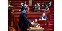  Egy szélsőjobboldali képviselő rasszista bekiabálása miatt felfüggesztették a vitát a francia nemzetgyűlésben  