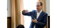  A fideszes Hoppál Péter 16 éve képviselő, de most jött rá, hogy fontos a kapcsolat a választóival, ezért elindította a Hoppálinfót  