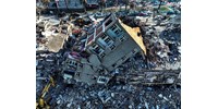  Csaknem 300 órával a katasztrófa után mentettek ki három embert a romok alól Törökországban  