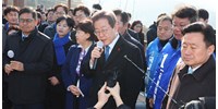 Leszúrták a dél-koreai ellenzék vezetőjét  