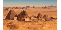Csodás látvány: 2500 éves piramist vetíthet lakása közepére a telefonjával