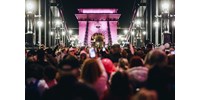  Rózsaszín fénybe borult a Lánchíd  