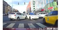 Nem működött a jelzőlámpa a Váci úton, törtek az autók – videó