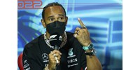  Betiltotta a Forma-1 az ékszerviselést, mire Lewis Hamilton három karórában és nyolc gyűrűben jelent meg  