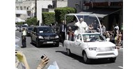  Mobil klinikává alakítják Ferenc pápa egyik pápamobilját a Gázai övezetben  